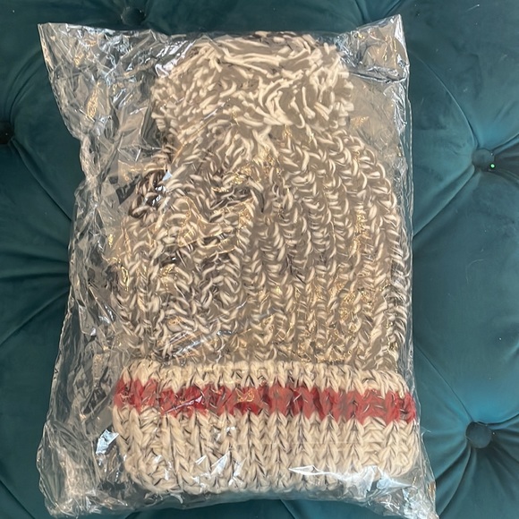 Canaca Toque - Picture 2 of 3